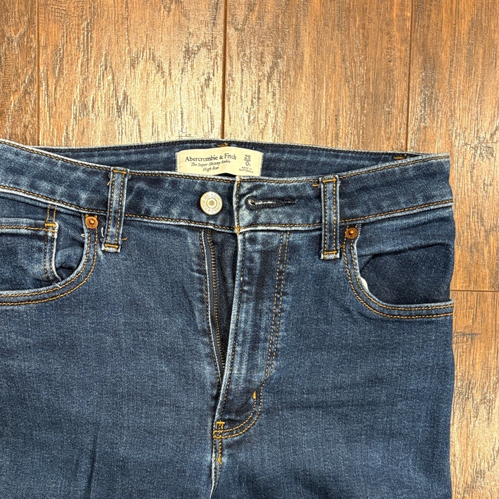 A&F Super Skinny High Rise Curve Love 25